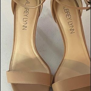 New size 8 Aubrey Lynn heels